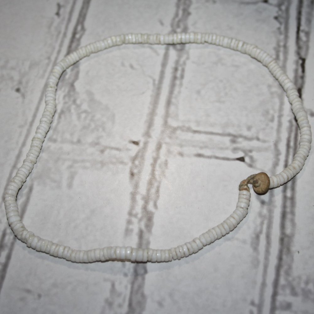 Beautiful white shell necklace with toggle clasp 18"
